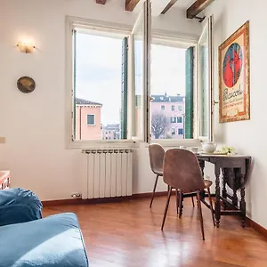 7 Windows On By Lionhost Apartment